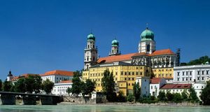 Der Dom und der Inn, Passau, Bayern, Deutschland (©Ellen Rooney / Axiom Photographic) &copy; (Bing Germany)