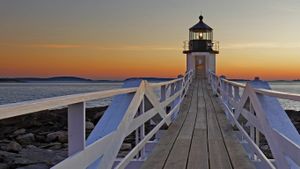 ｢マーシャル・ポイント灯台｣米国メイン州, ポート・クライド (© S. Greg Panosian/Getty Images)(Bing Japan)