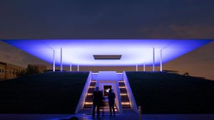 James Turrell’s ‘Twilight Epiphany’ Skyspace at Rice University, Houston, Texas (© Alex Fradkin/Gallery Stock)(Bing Australia)