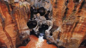 南非，布莱德河峡谷的波克幸运壶穴 (© Topic Photo Agency/Corbis)(Bing China)
