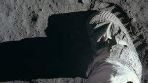 Le pied de Buzz Aldrin sur le sol lunaire au cours de la mission Apollo 11 (© NASA)(Bing France)