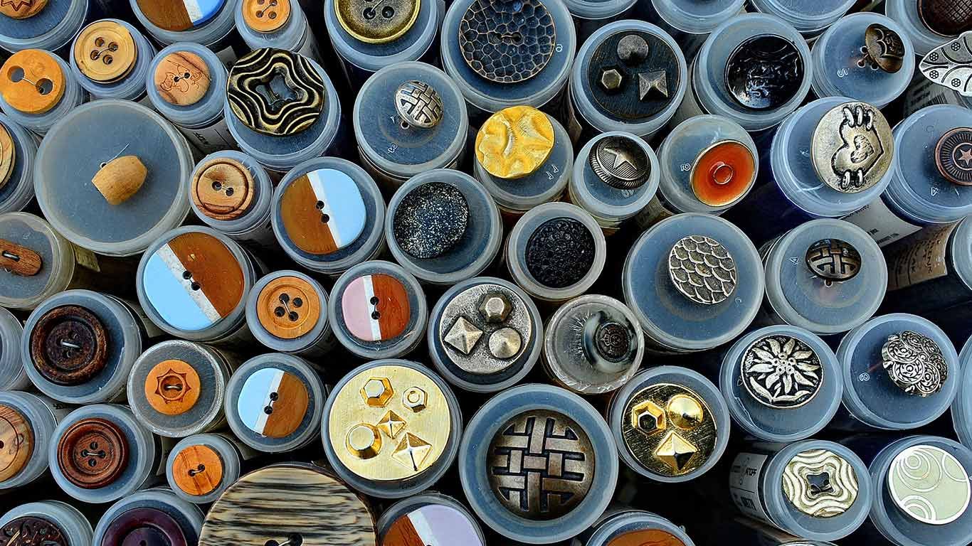 Knöpfe auf einem Flohmarkt, Fürth, Bayern, Deutschland
