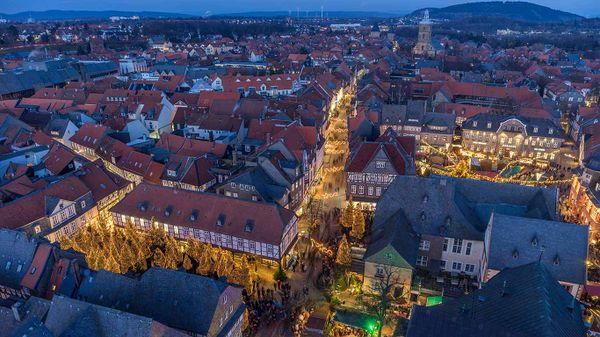 Weihnachtsmarkt am Abend, Goslar, Niedersachsen, Deutschland