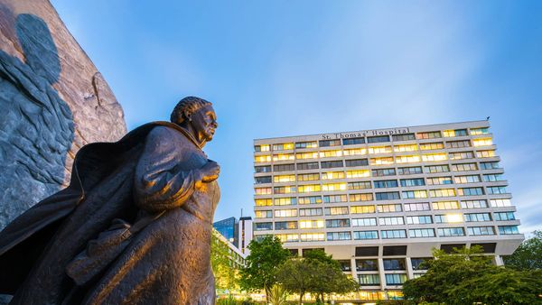 Statue of Mary Seacole at St Thomas\' Hospital, London