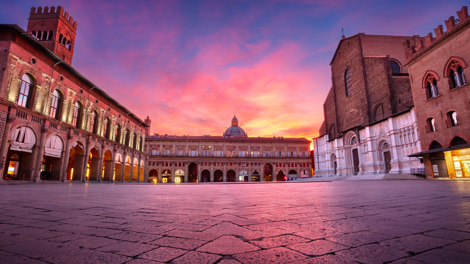 Piazza Maggiore al sorgere del sole, Bologna, Emilia-Romagna