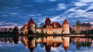 特拉凯的特拉凯城堡，立陶宛 (© Conor MacNeill/Tandem Stills + Motion)(Bing China)