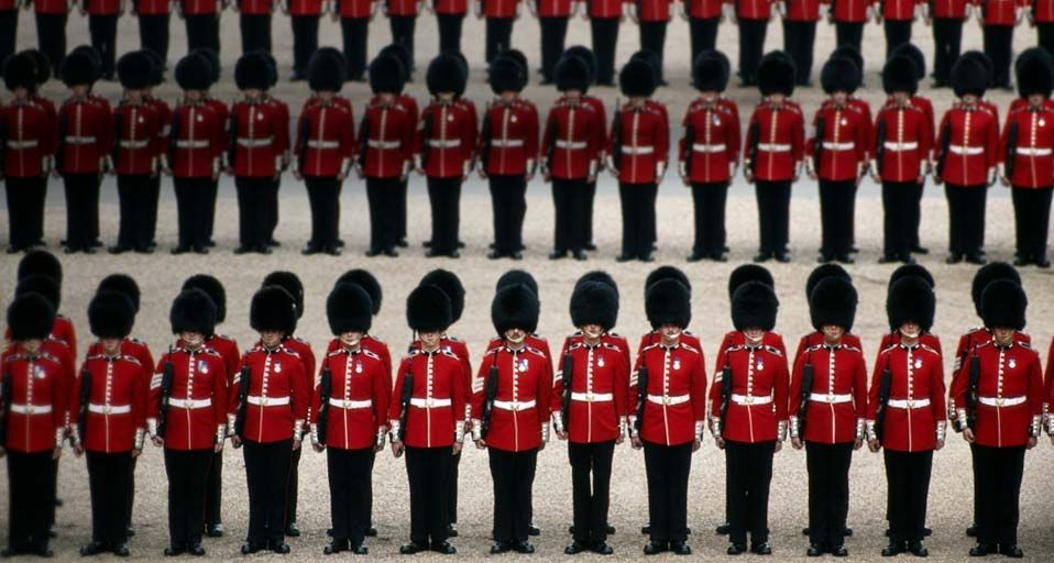 Buckingham palace guards in line in london