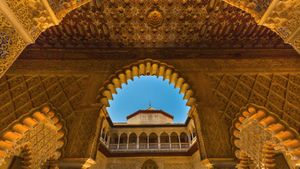 Innenhof der Jungfrauen, Alcázar von Sevilla, Spanien (© Danny Lehman/Getty Images)(Bing Deutschland)