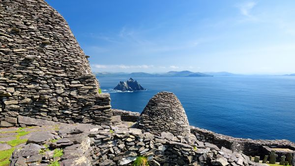Le rovine di un antico monastero sull'isola di Skellig Michael, Irlanda