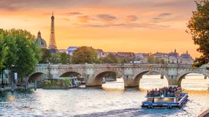 塞纳河上的新桥，巴黎，法国 (© f11photo/Getty Images)(Bing China)