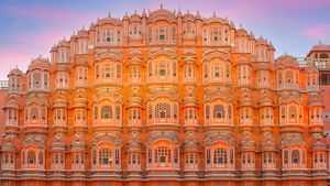 Hawa Mahal, Jaipur, Rajasthan, India (© Mazur Travel/Shutterstock)(Bing Australia)