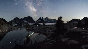 坦克湖 (Tank Lakes), 高山湖泊荒野区, 华盛顿州, 美国 (© Austin Trigg/TANDEM Stills + Motion)(Bing China)
