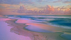 Beach at sunrise, Gulf Islands National Seashore, Florida, USA (© Tim Fitzharris/Minden Pictures)(Bing Canada)