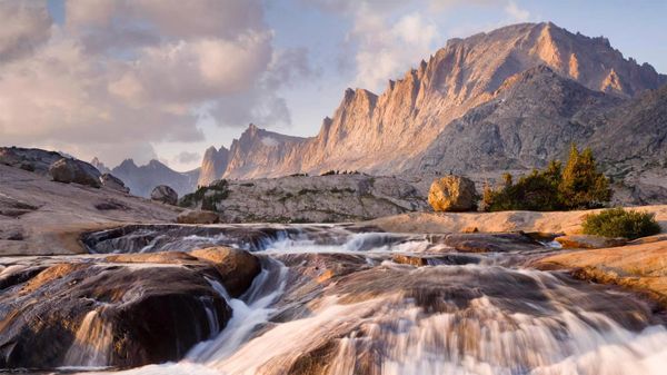 View of Fremont Peak in the Bridger Wilderness of Bridger-Teton National Forest, Wyoming, USA