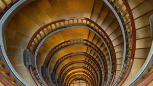 ｢チリハウスの螺旋階段｣ドイツ, ハンブルク (© Rüdiger Hess/geo-select FotoArt)(Bing Japan)