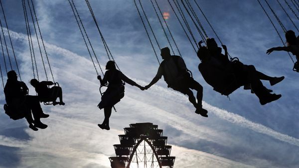 Visitatori dell'Oktoberfest a Monaco di Baviera, Germania