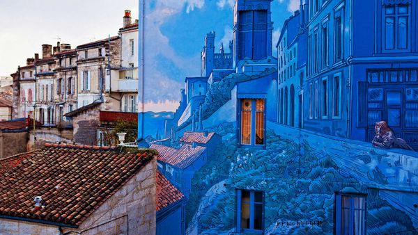 « La fille des remparts », fresque de Max Cabanes, Angoulême, France