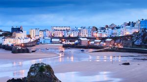 Wintertime at Tenby Harbour in Pembrokeshire, Wales (© CW Images/Alamy)(Bing United Kingdom)