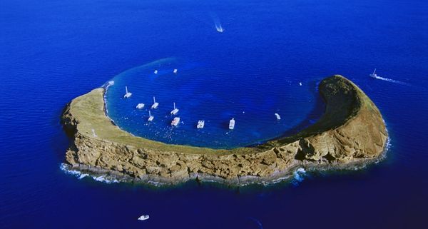 Molokini Crater, a popular snorkelling location off the coast of Maui, Hawaii, USA