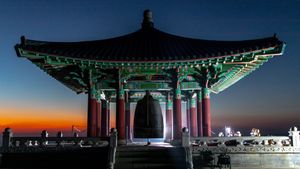 Korean Bell of Friendship, Los Angeles (© Carlos Marin/Getty Images)(Bing United States)