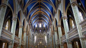 ｢ノートルダム聖堂｣カナダ, オンタリオ州 (© Kevin O´Hara/age fotostock)(Bing Japan)