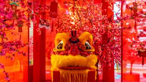中国舞狮，大年初一 (© SENEZ/Getty Images)(Bing China)