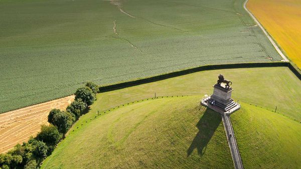 Vue aérienne de la Butte du Lion  commémorant la bataille de Waterloo, Braine-l’Alleud, Belgique