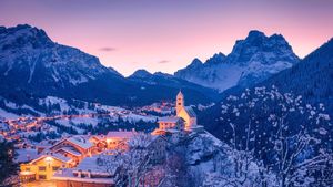 Colle Santa Lucia in the Dolomites, Italy (© mauritius images GmbH/Alamy)(Bing United States)