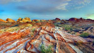 Rainbow Vista dans le parc d’État de Valley of Fire, “Vallée de feu”, Nevada, États-Unis (© Tim Fitzharris/Minden Pictures)(Bing France)