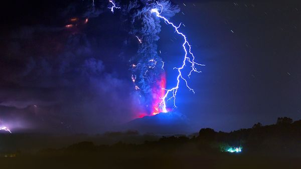 Chile's Calbuco volcano erupting in April 2015