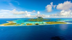 Bora Bora and its lagoon, South Pacific, French Polynesia (© Frederick Millett/Shutterstock)(Bing United States)