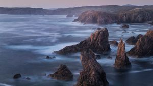 Sea stacks on the Isle of Lewis, Outer Hebrides, Scotland (© Cody Duncan/Cavan Images)(Bing Australia)