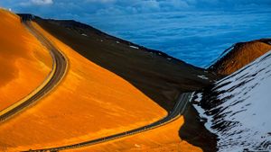 The road up Mauna Kea on the Big Island of Hawaii (© Gary S. Chapman/Shutterstock)(Bing Australia)