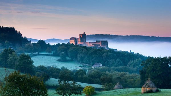 Château de Beynac overlooking the Dordogne Valley, France