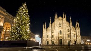 Albero di Natale in Piazza del Duomo, Milano (© Marco Bonfanti/Getty Images)(Bing Italia)