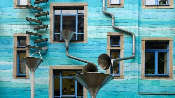 Der Hof der Elemente im Kunsthof Dresden, Sachsen, Deutschland