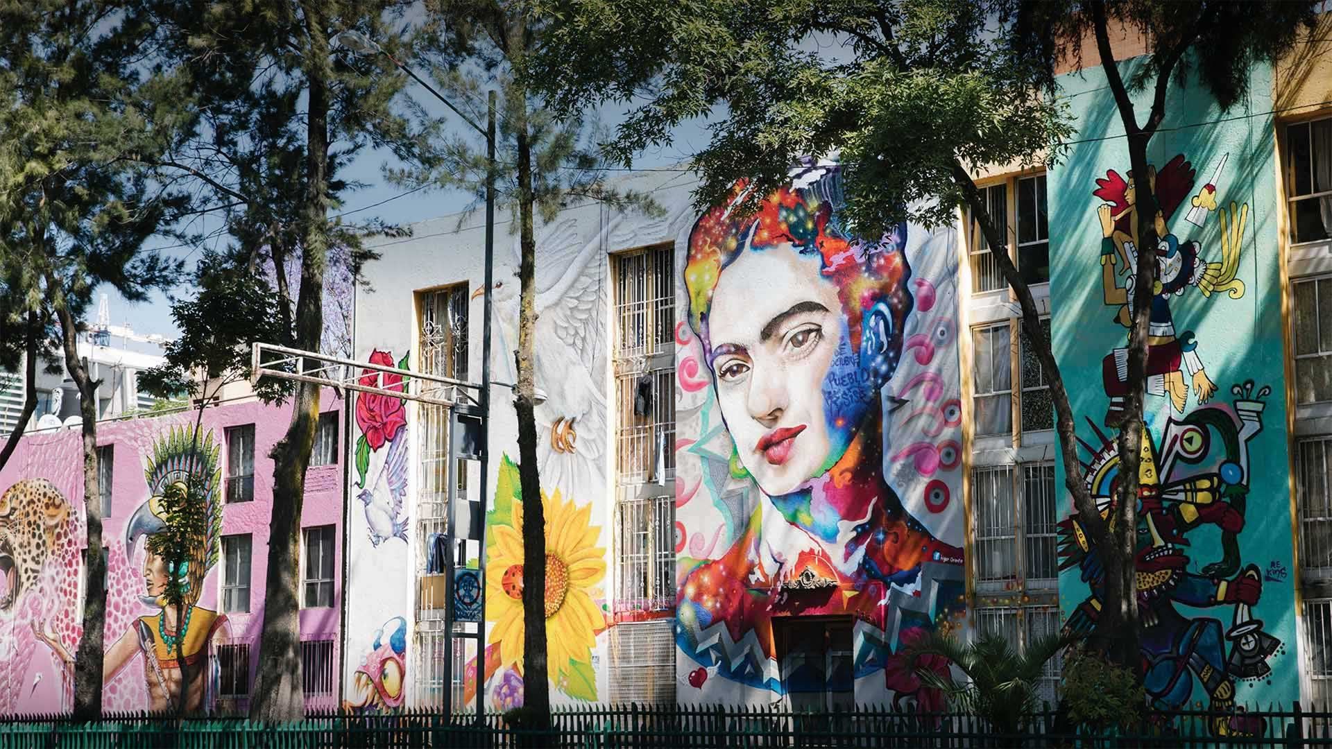 Fresque représentant Frida Kahlo sur la façade d’un immeuble près de la bibliothèque Vasconcelos, Mexico, Mexique