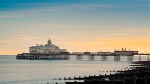 Eastbourne Pier, East Sussex, England (© Robert Harding World Imagery/Offset by Shutterstock)(Bing Australia)