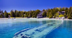Shipwreck of the Sweepstakes built in 1867 in Big Tub Harbour, Fathom Five National Marine Park, Lake Huron, Ontario, Canada (©Rolf Hicker/age fotostock)(Bing Canada)