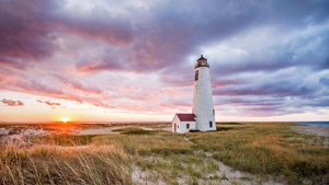 ｢グレート・ポイント灯台｣米国マサチューセッツ州 (© Cate Brown/Cavan Images)(Bing Japan)