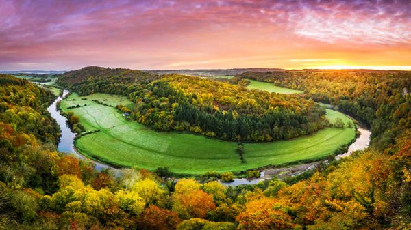 Symonds Yat Rock overlooking the River Wye in Herefordshire, England