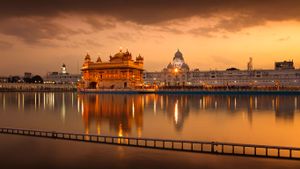 The Golden Temple in Punjab, India (© Kimberley Coole/Lonely Planet Images/Getty Images)(Bing United Kingdom)