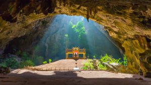 泰国帕亚那空山洞的 Kuha Karuhas pavilion (© Bule Sky Studio/Shutterstock)(Bing China)