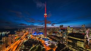 CN Tower illuminated at night in Toronto, Ontario (© R.M. Nunes/Shutterstock)(Bing Canada)