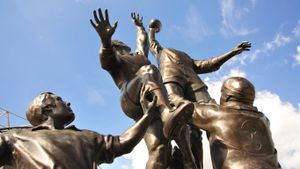 Rugby line-out sculpture outside Twickenham Stadium, London, England (© Greg Balfour Evans/Alamy)(Bing United Kingdom)
