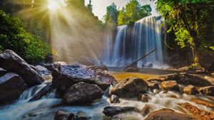 荔枝山国家公园的瀑布，柬埔寨 (© f9photos/Shutterstock)(Bing China)