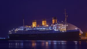Night view of the RMS Queen Mary, Long Beach, California, United States (© Kit Leong/Shutterstock)(Bing Australia)