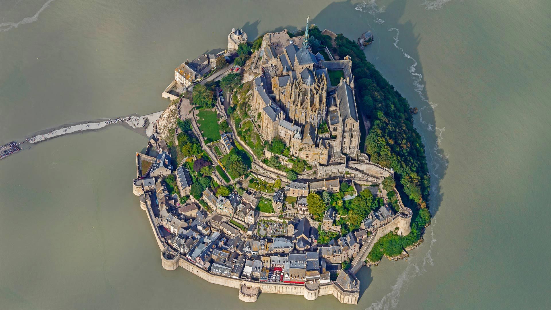 Mont Saint-Michel for its annual marathon