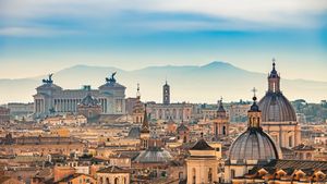 从意大利圣天使城堡俯瞰罗马 (© sborisov/Getty Images)(Bing China)