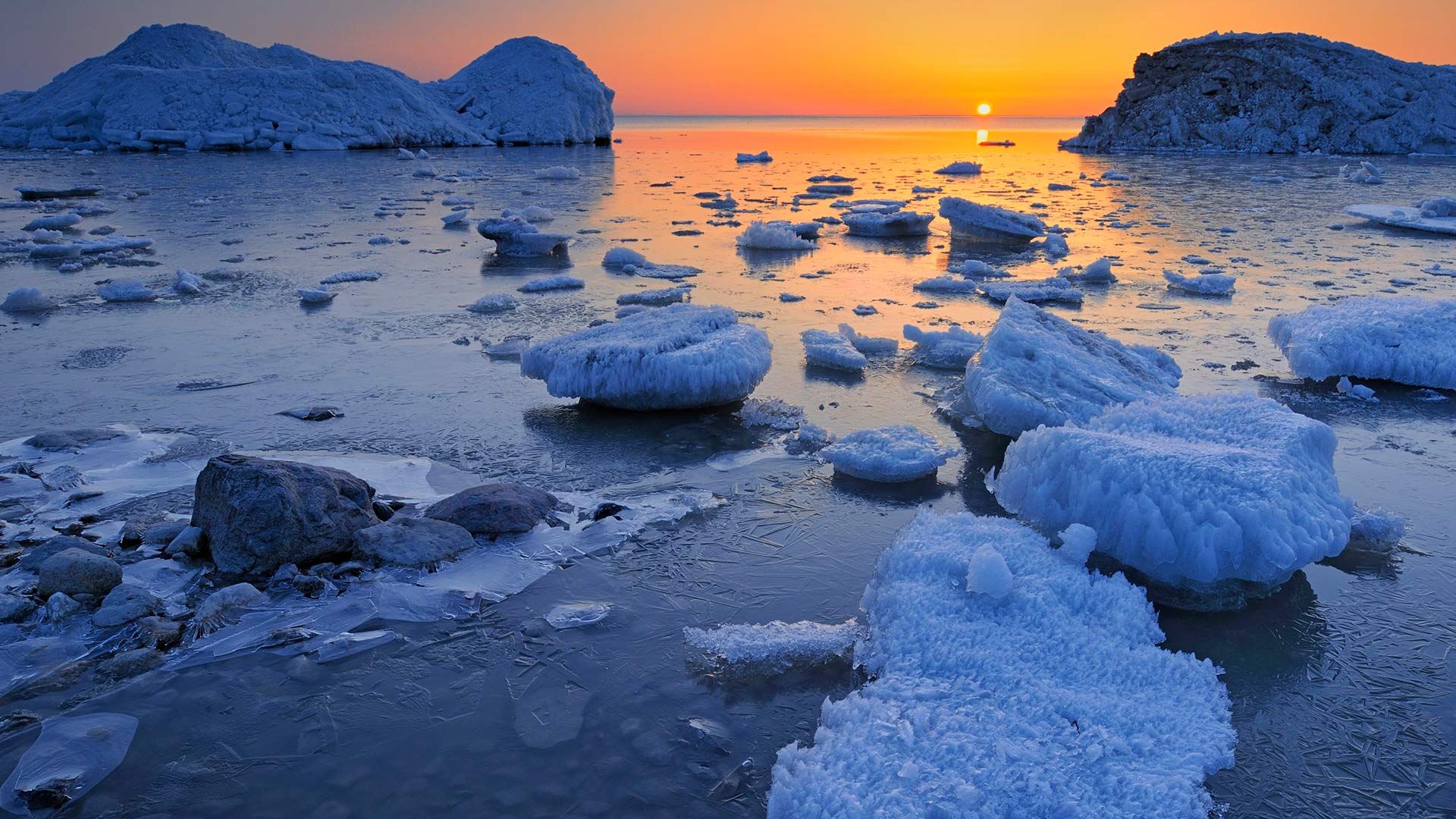 Neiges printanières sur les rives du lac Winnipeg, Province du Manitoba, Canada